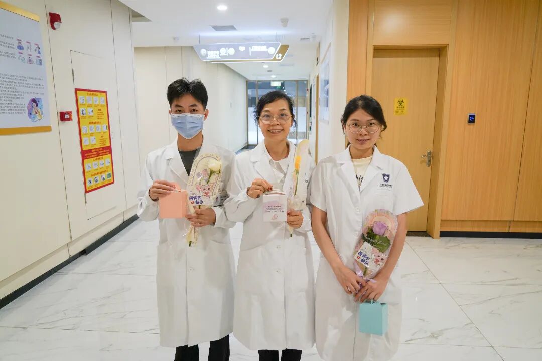 致敬“医”线微光·凝聚前行力量丨我院开展医师节暖心慰问活动 640 E1445976